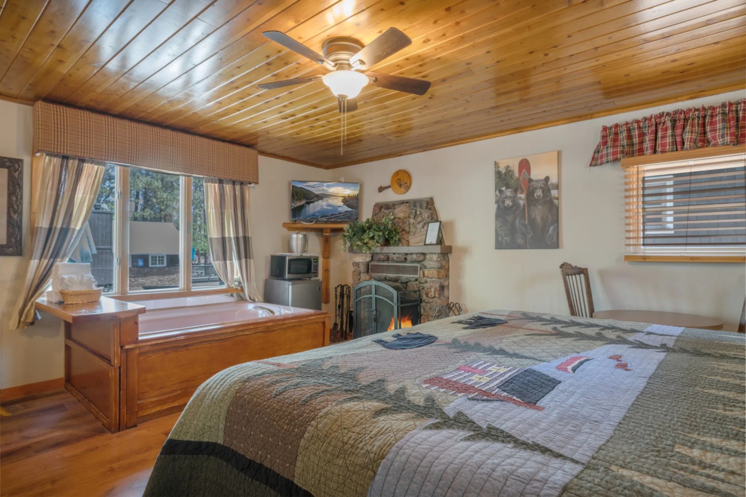 Kozy Cabin interior at The Burgundy — view 3