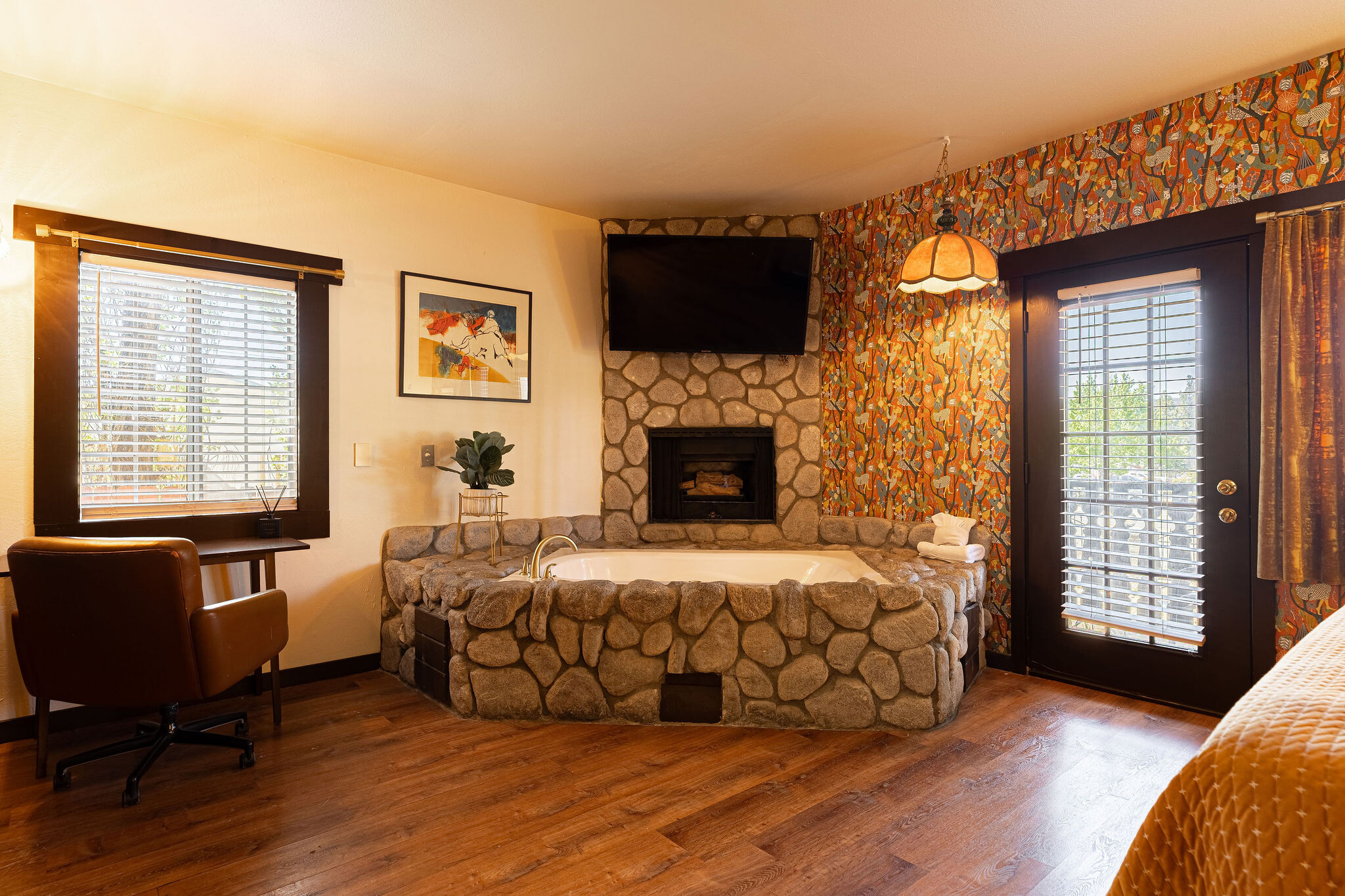 Kozy Cabin — cozy stone-tub spa-suite styled studio