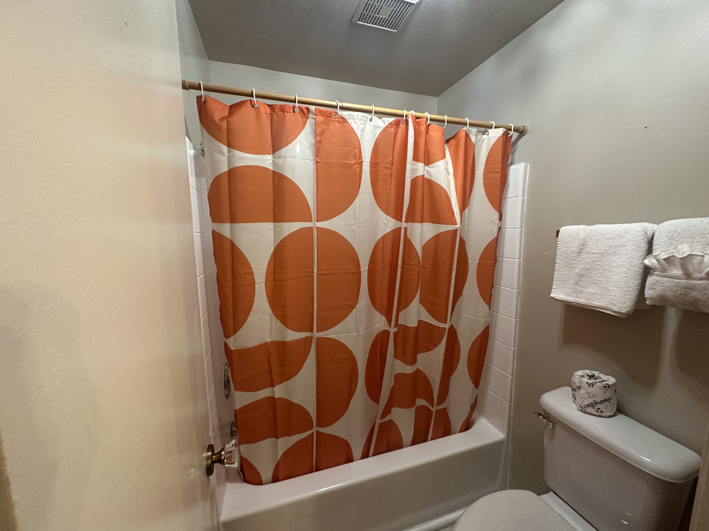 Deluxe Triple interior at The Burgundy — view 4