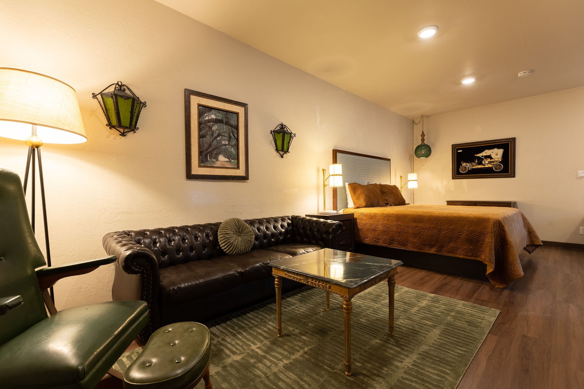 King Spa Suite interior at The Burgundy — view 4